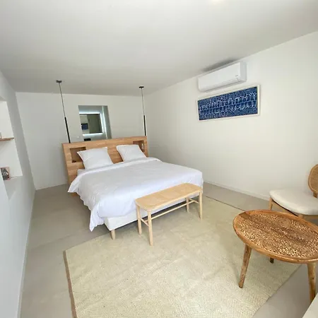 La Maison De - Piscine & Bed & Breakfast