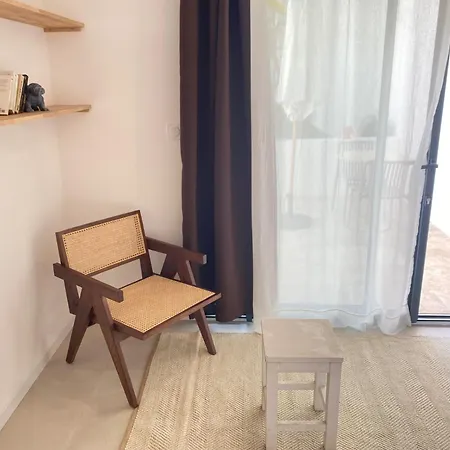 La Maison De - Piscine & Bed & Breakfast