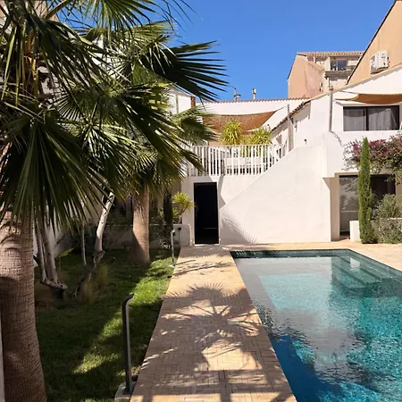 La Maison De - Piscine & Bed & Breakfast 3*