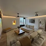 La Maison De - Piscine & Bed & Breakfast