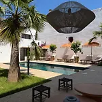 فندق مبيت وإفطار La Maison De - Piscine & سُت