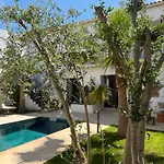 فندق مبيت وإفطار La Maison De - Piscine & سُت
