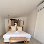 La Maison De - Piscine & 住宿加早餐酒店 3*