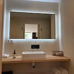 La Maison De - Piscine & Bed & Breakfast 3*
