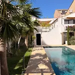 La Maison De - Piscine & Bed & Breakfast 3*