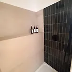 La Maison De - Piscine & Bed & Breakfast