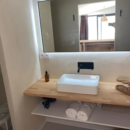 Couette-café La Maison De - Piscine&spa Sète