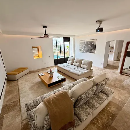 La Maison De - Piscine&spa Couette-café