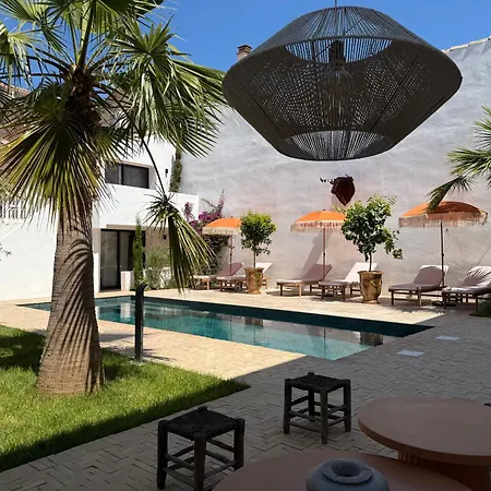 Couette-café La Maison De - Piscine&spa Sète