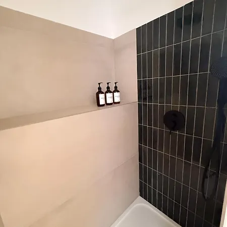La Maison De - Piscine & Bed & Breakfast