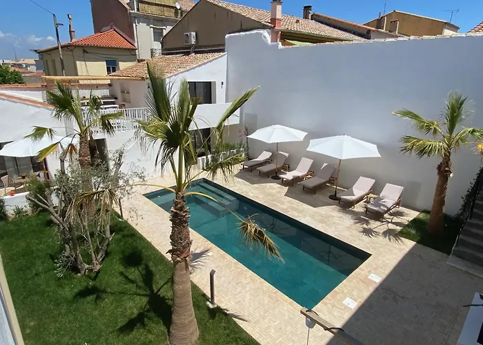 La Maison De - Piscine & Bed & Breakfast Sète